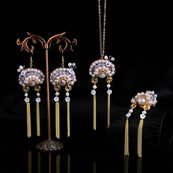 Chinese Daomadan freshwater pearl earrings, necklace, brooch (three-piece set)